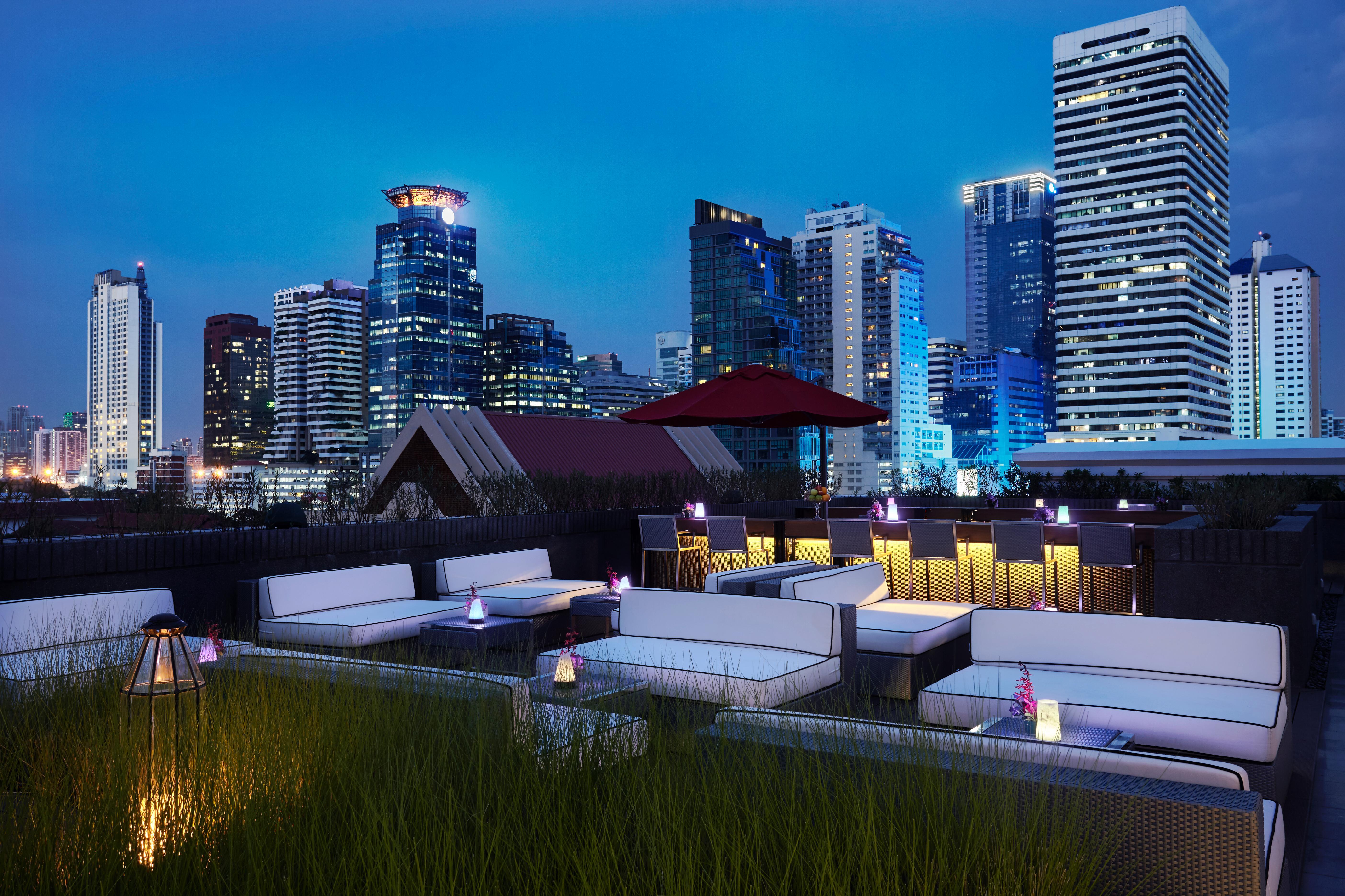 Moevenpick Hotel Sukhumvit 15 Bangkok Exterior photo